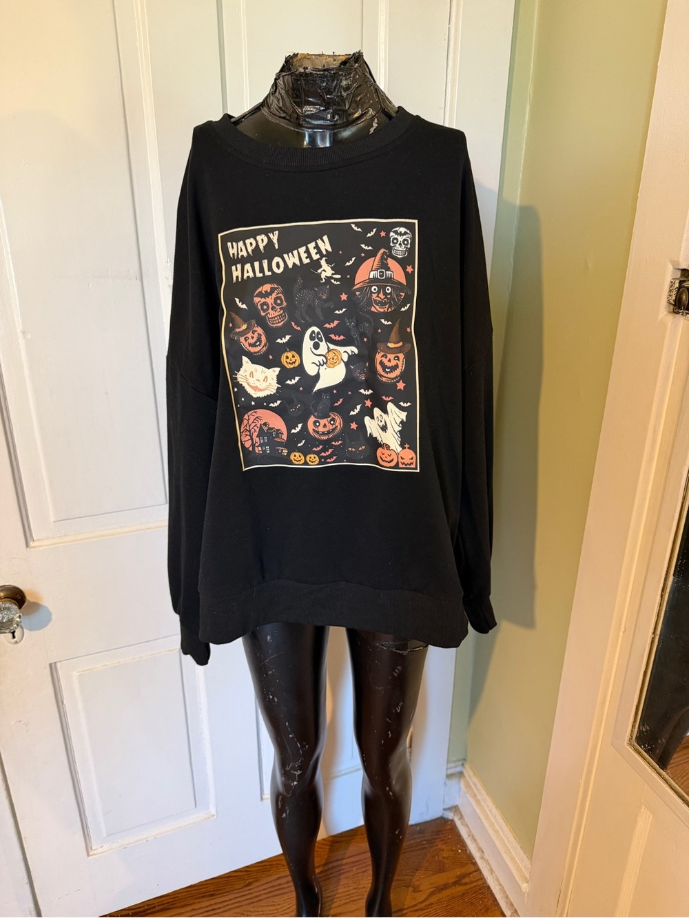 Black "Happy Halloween" Graphic Sweatshirt - Women's Cozy Pullover - Size XL